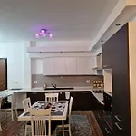 Apartament Me Qera